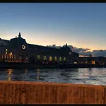 Chic Stay Near Louvre & Eiffel Tour