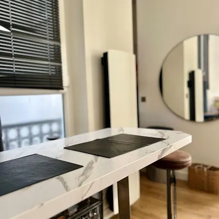 Appartamento Chic Near Louvre & Eiffel Tour Parigi